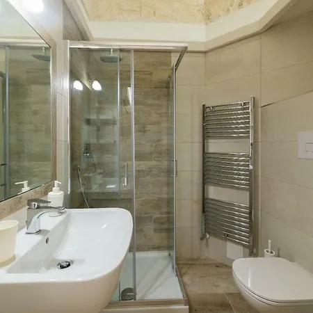 Donna Rosaria 아파트 오스투니