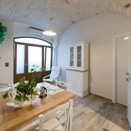 Donna Rosaria 아파트 오스투니